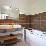 Belle Vue Climatisee Pour 8 Personnes Avec Piscine Chauffee Et Vue Panoramique A Villa *