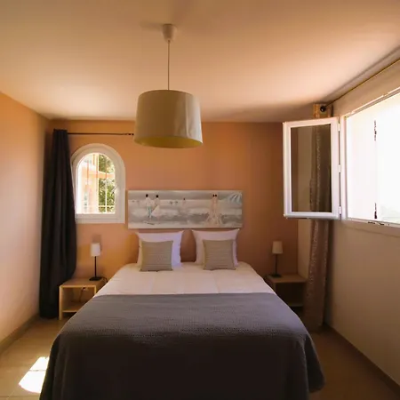 Villa Belle Vue Climatisee Pour 8 Personnes Avec Piscine Chauffee Et Vue Panoramique A La Londe-les-Maures
