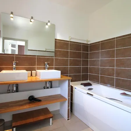 Belle Vue Climatisee Pour 8 Personnes Avec Piscine Chauffee Et Vue Panoramique A Villa *