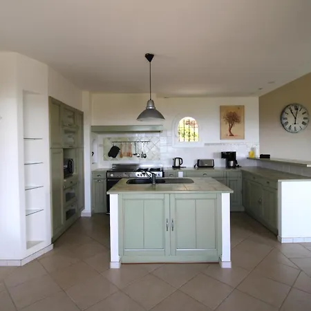 Belle Vue Climatisee Pour 8 Personnes Avec Piscine Chauffee Et Vue Panoramique A Villa