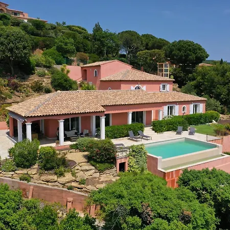 Villa Belle Vue Climatisee Pour 8 Personnes Avec Piscine Chauffee Et Vue Panoramique A La Londe-les-Maures